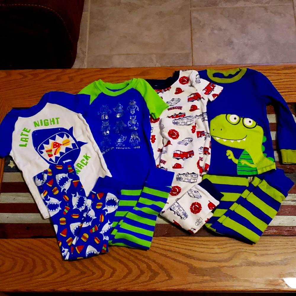 NWOT 3T pajamas (4 sets)